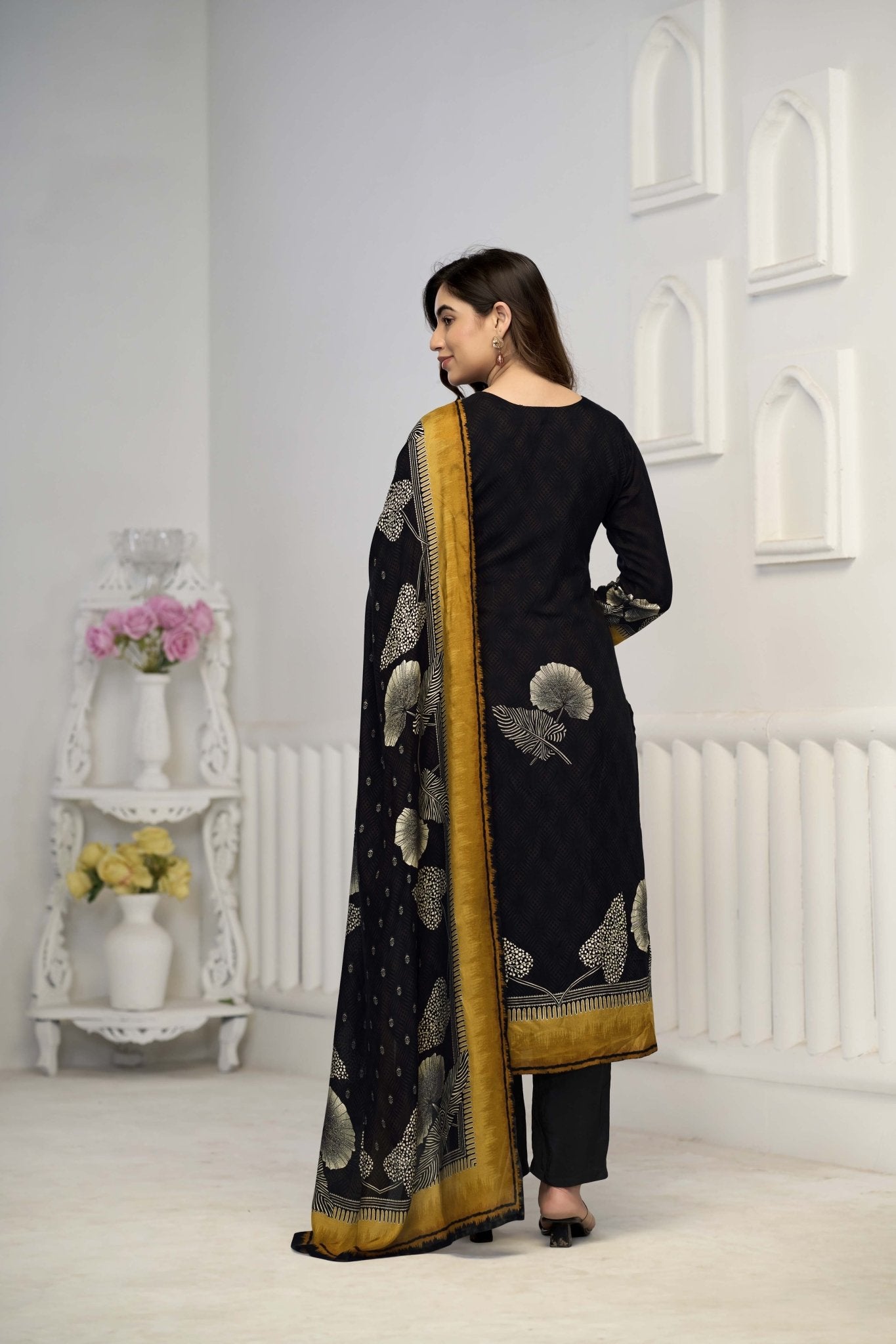 Shop premium women's ethnic suits – Avitra