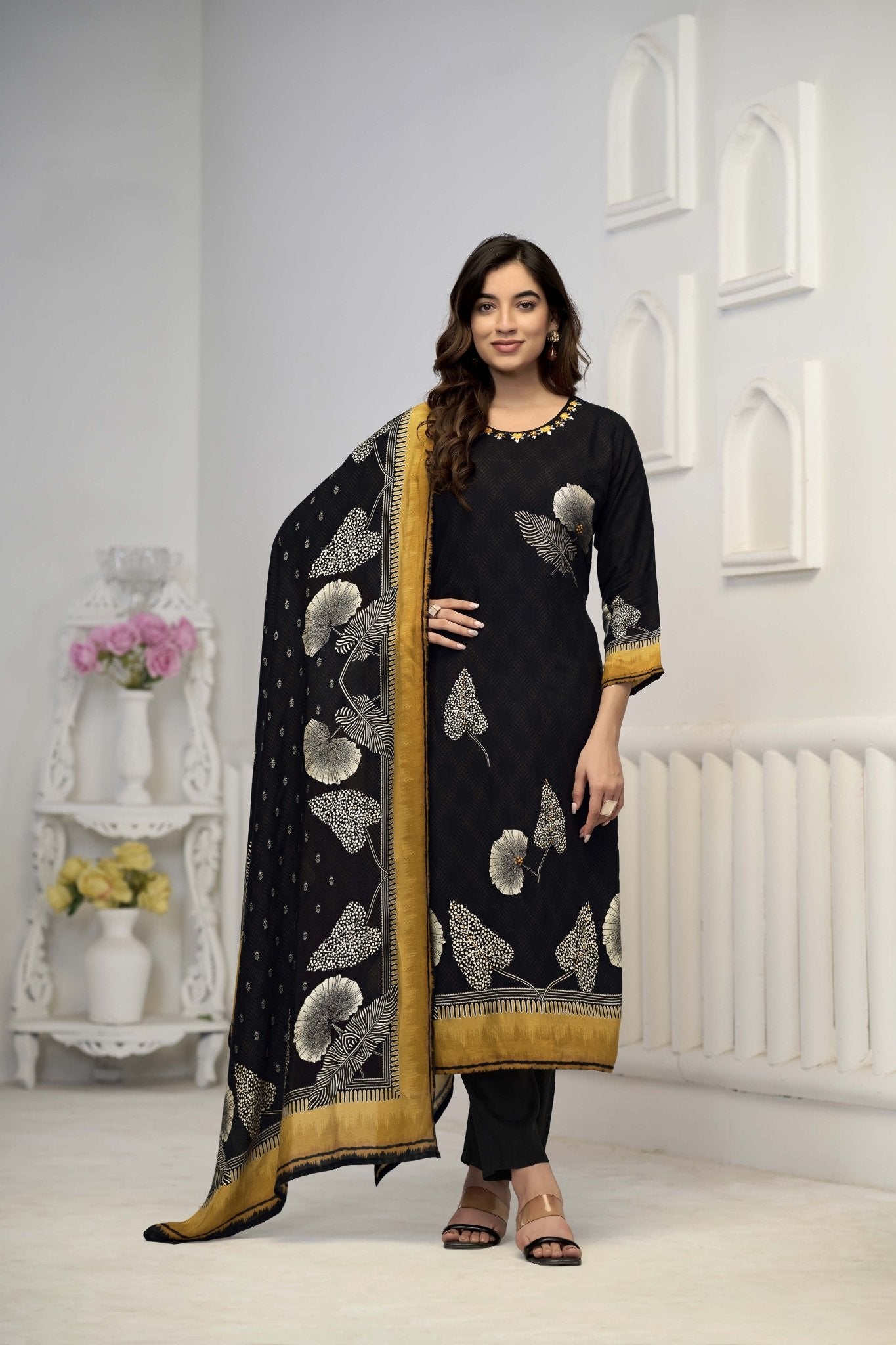 Shop premium women's ethnic suits – Avitra