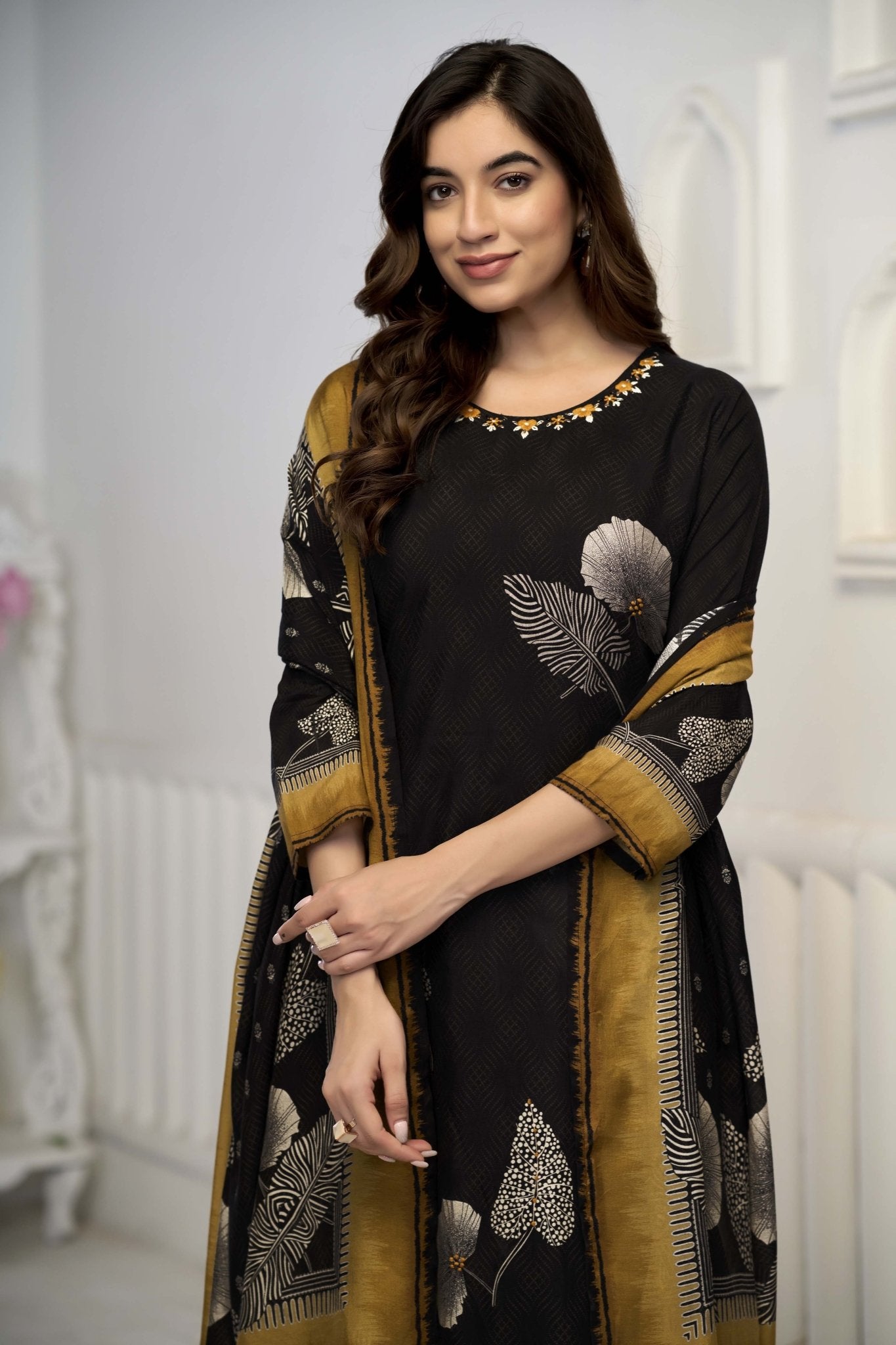 Shop premium women's ethnic suits – Avitra