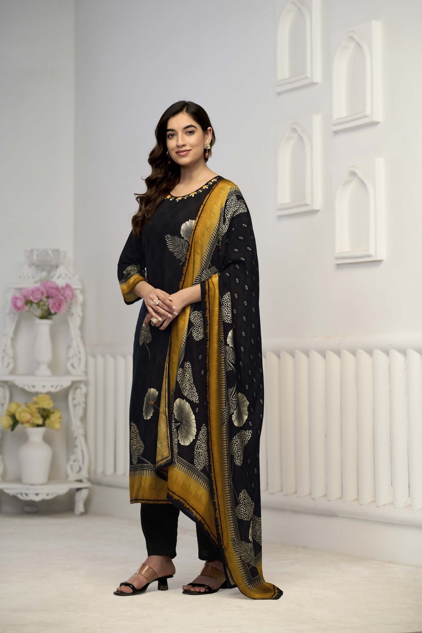 Shop premium women's ethnic suits – Avitra