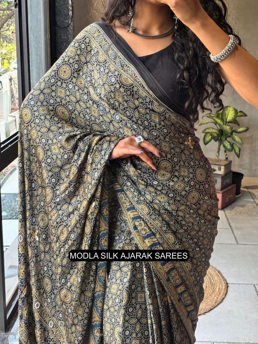 Shop premium women's ethnic suits – Avitra