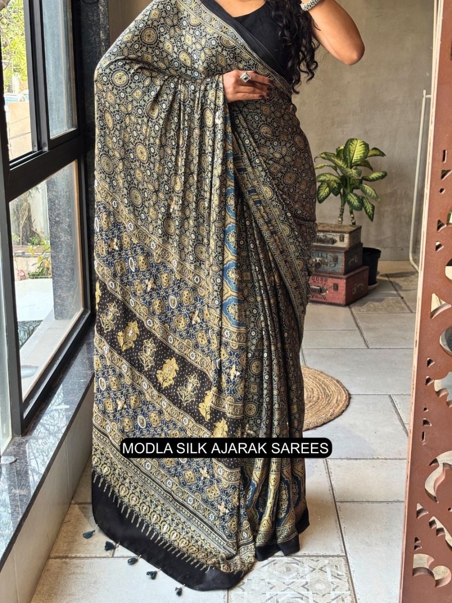 Shop premium women's ethnic suits – Avitra