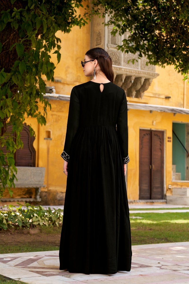 Shop premium women's ethnic suits – Avitra