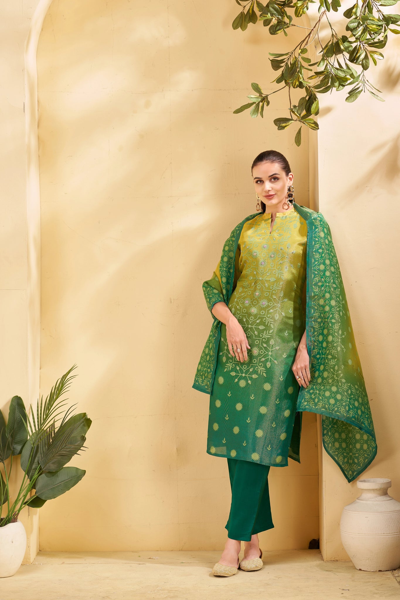 Shop premium women's ethnic suits – Avitra