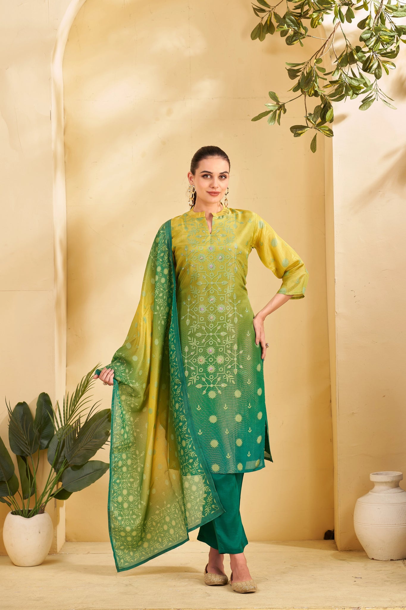 Shop premium women's ethnic suits – Avitra