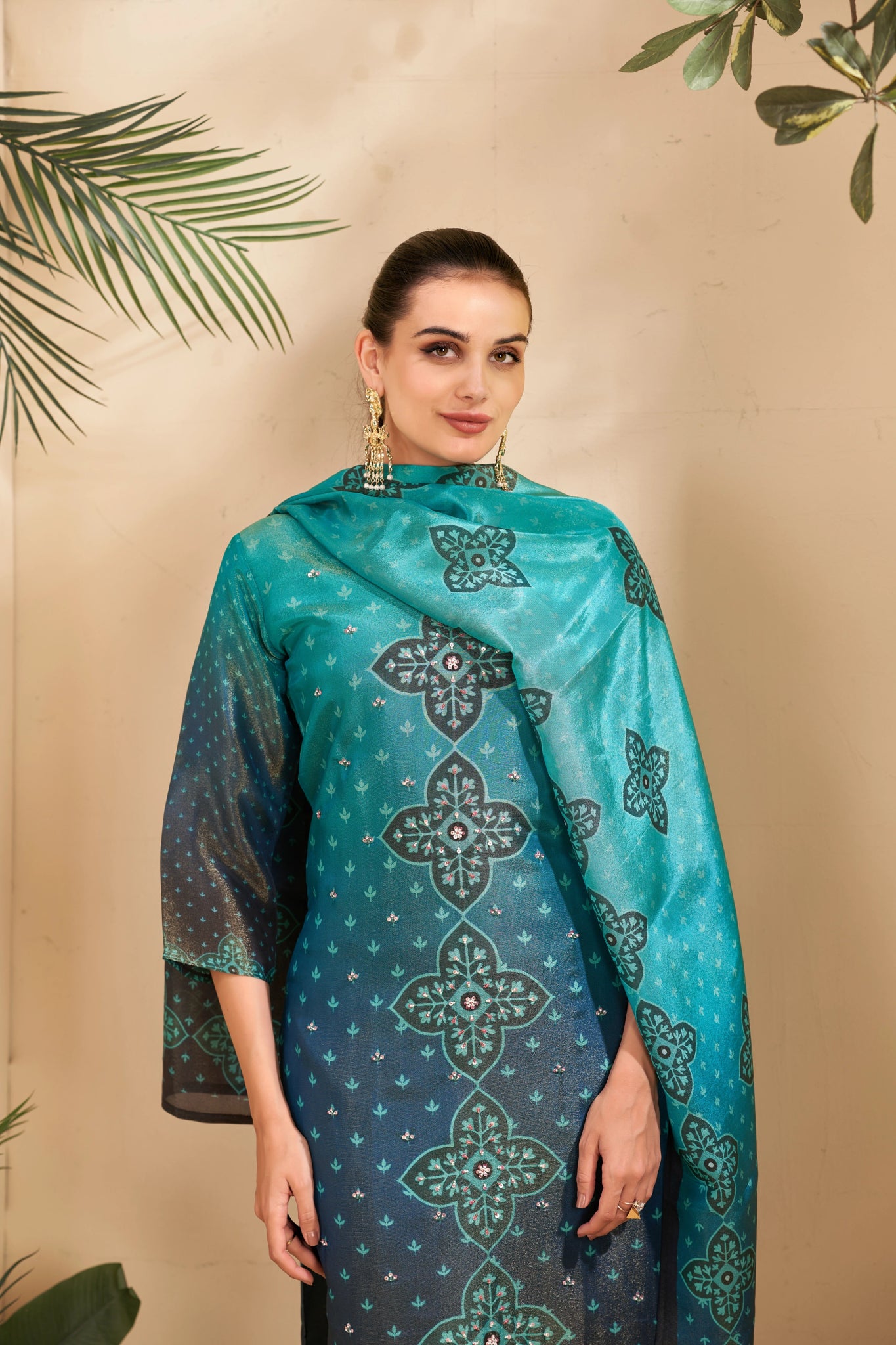 Shop premium women's ethnic suits – Avitra