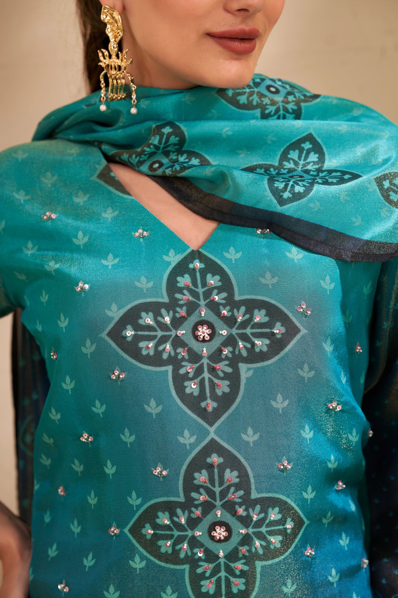 Shop premium women's ethnic suits – Avitra