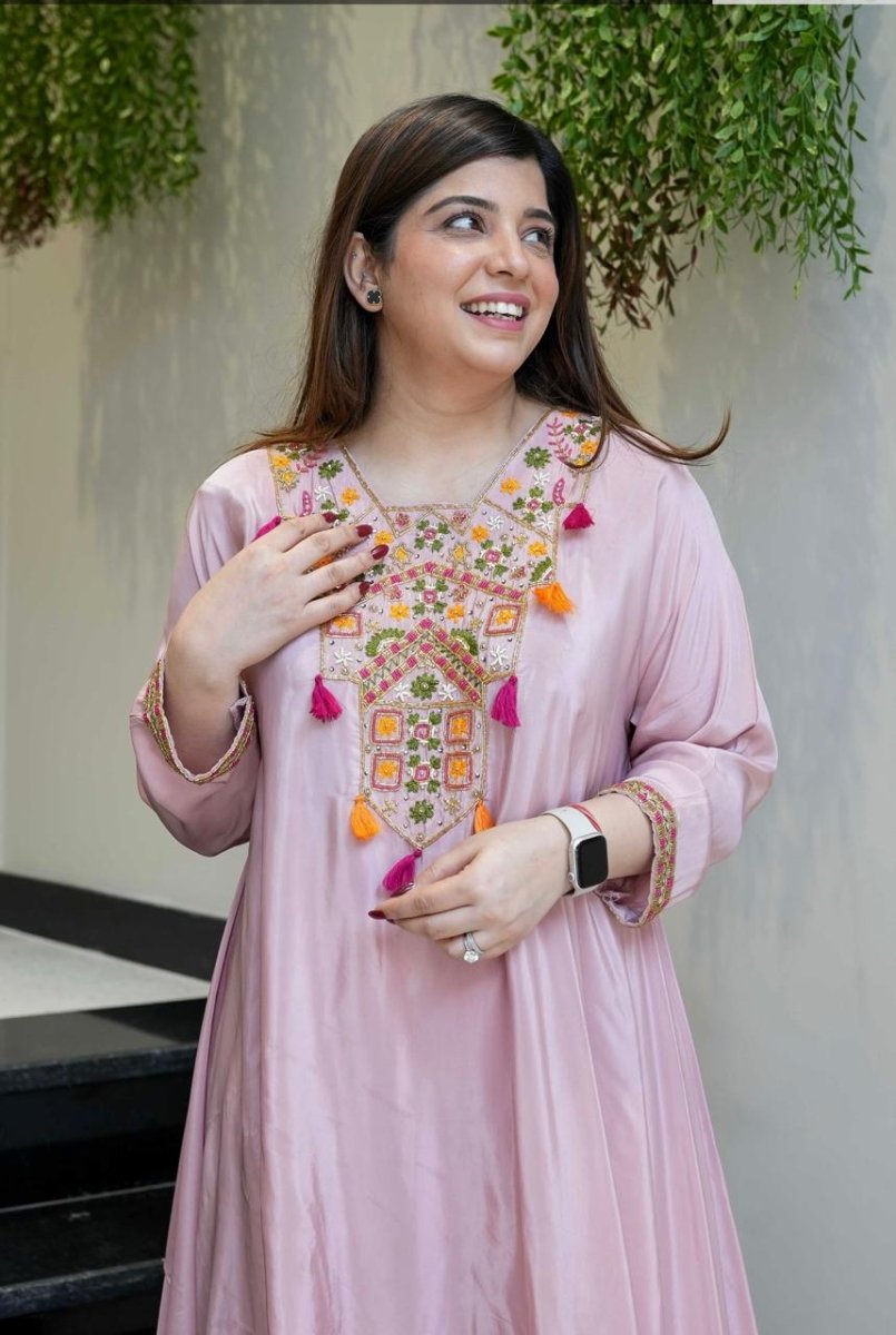 Shop premium women's ethnic suits – Avitra