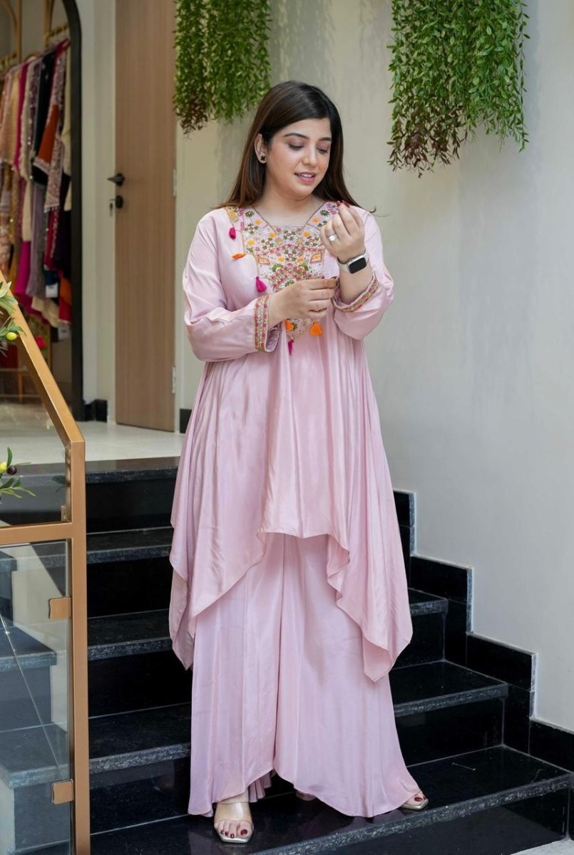 Shop premium women's ethnic suits – Avitra