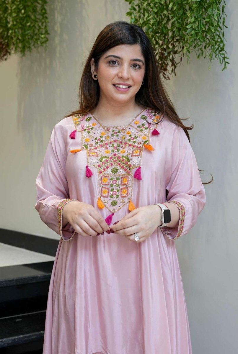 Shop premium women's ethnic suits – Avitra