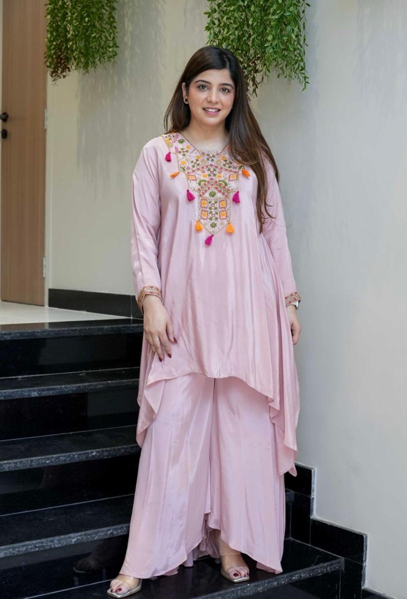 Shop premium women's ethnic suits – Avitra