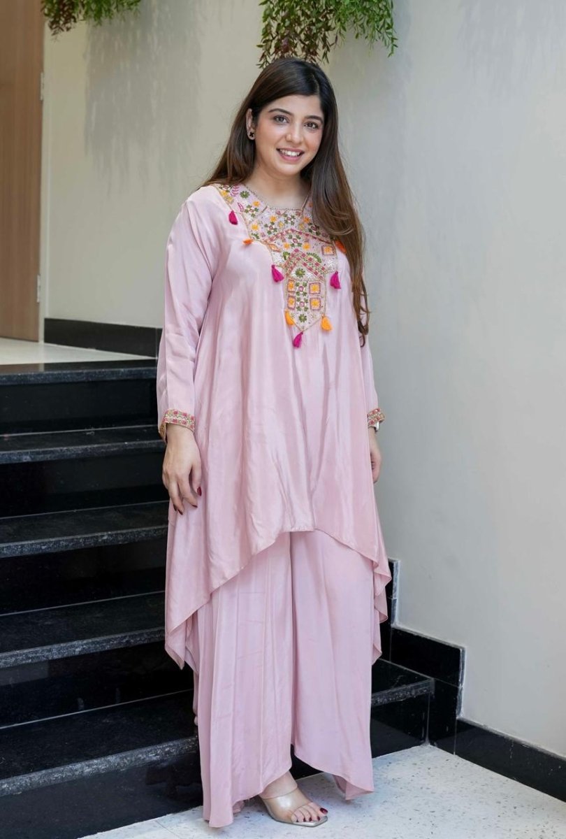 Shop premium women's ethnic suits – Avitra