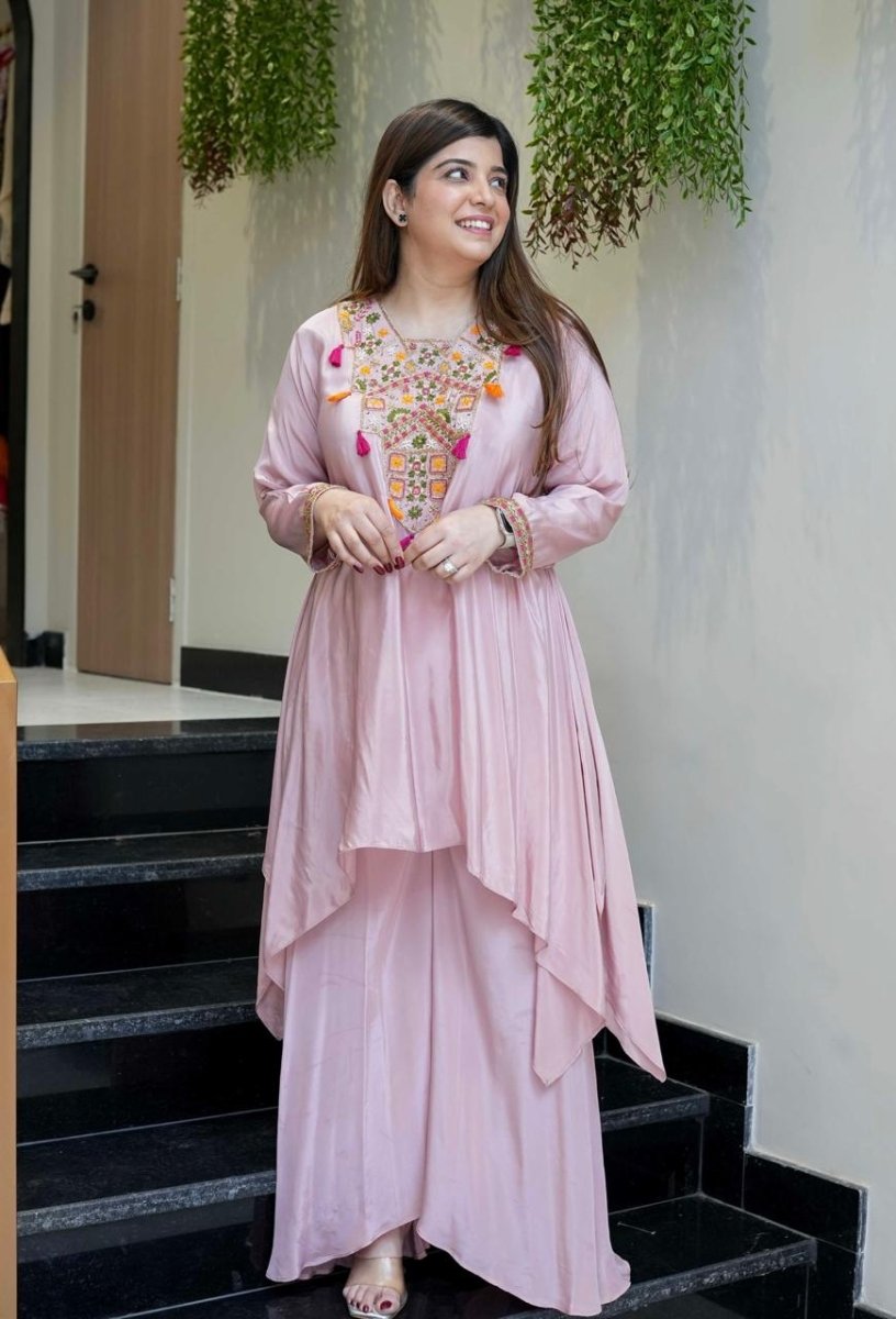 Shop premium women's ethnic suits – Avitra