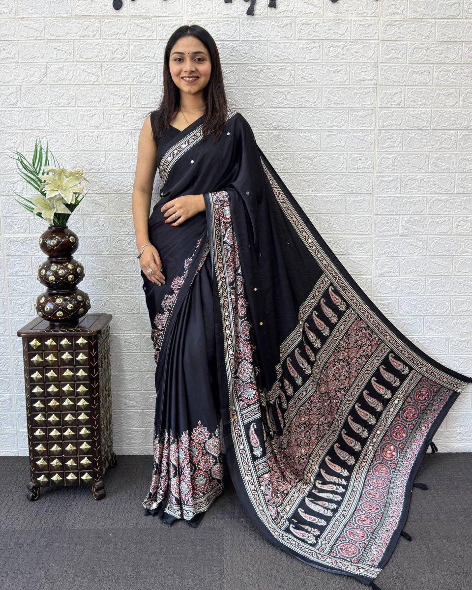 Shop premium women's ethnic suits – Avitra