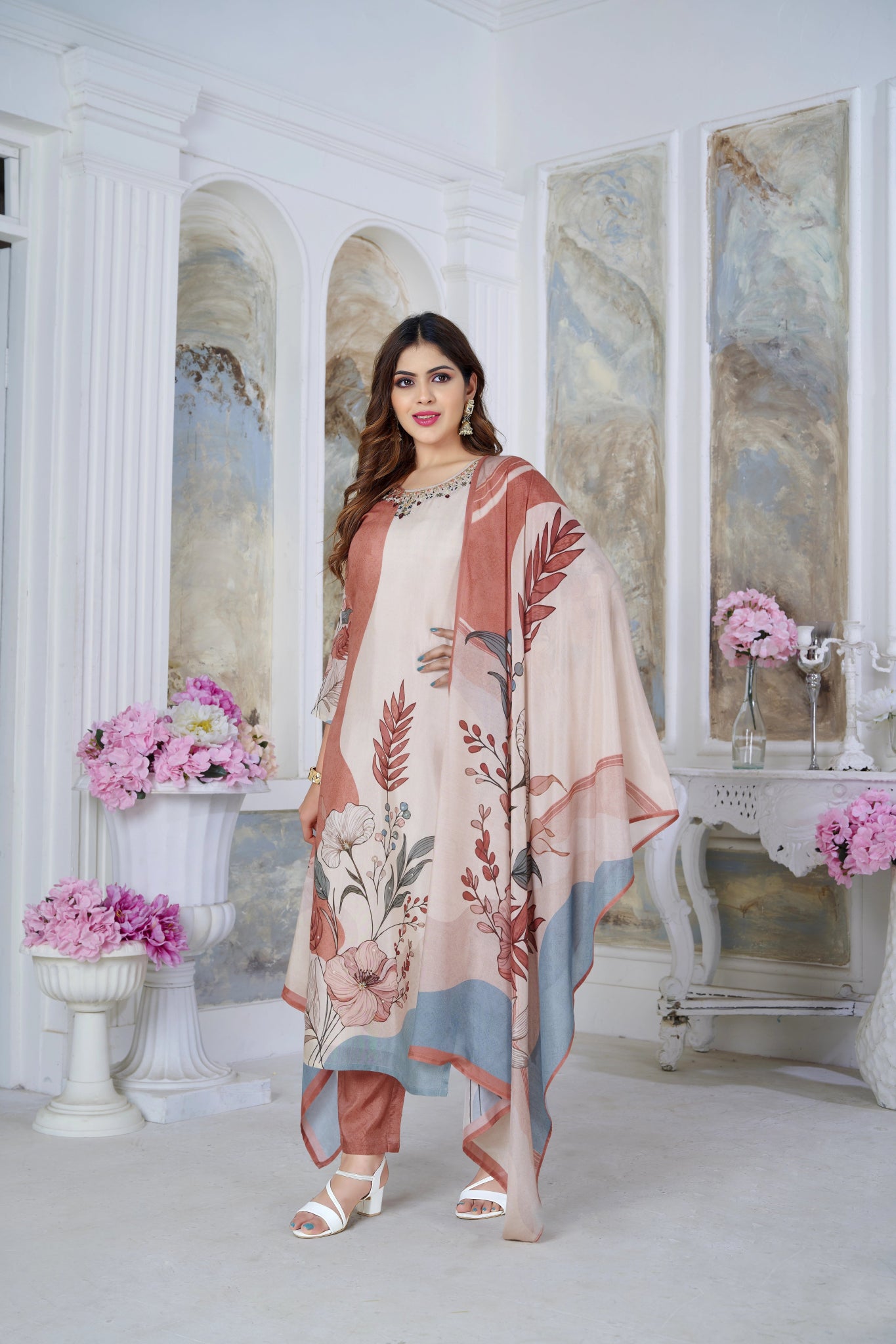 Shop premium women's ethnic suits – Avitra