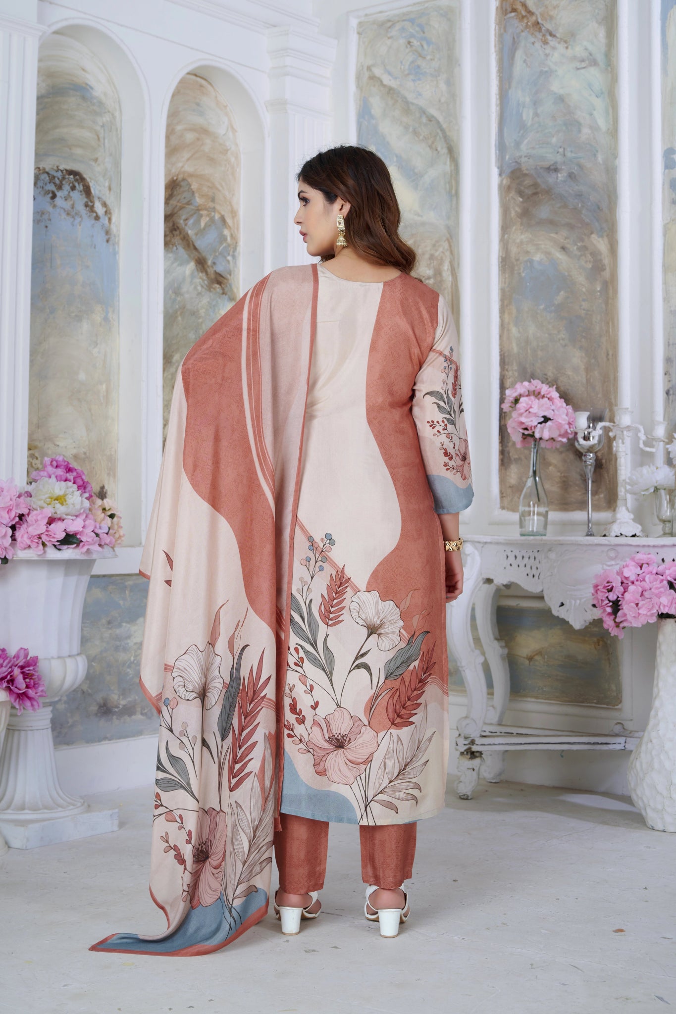 Shop premium women's ethnic suits – Avitra