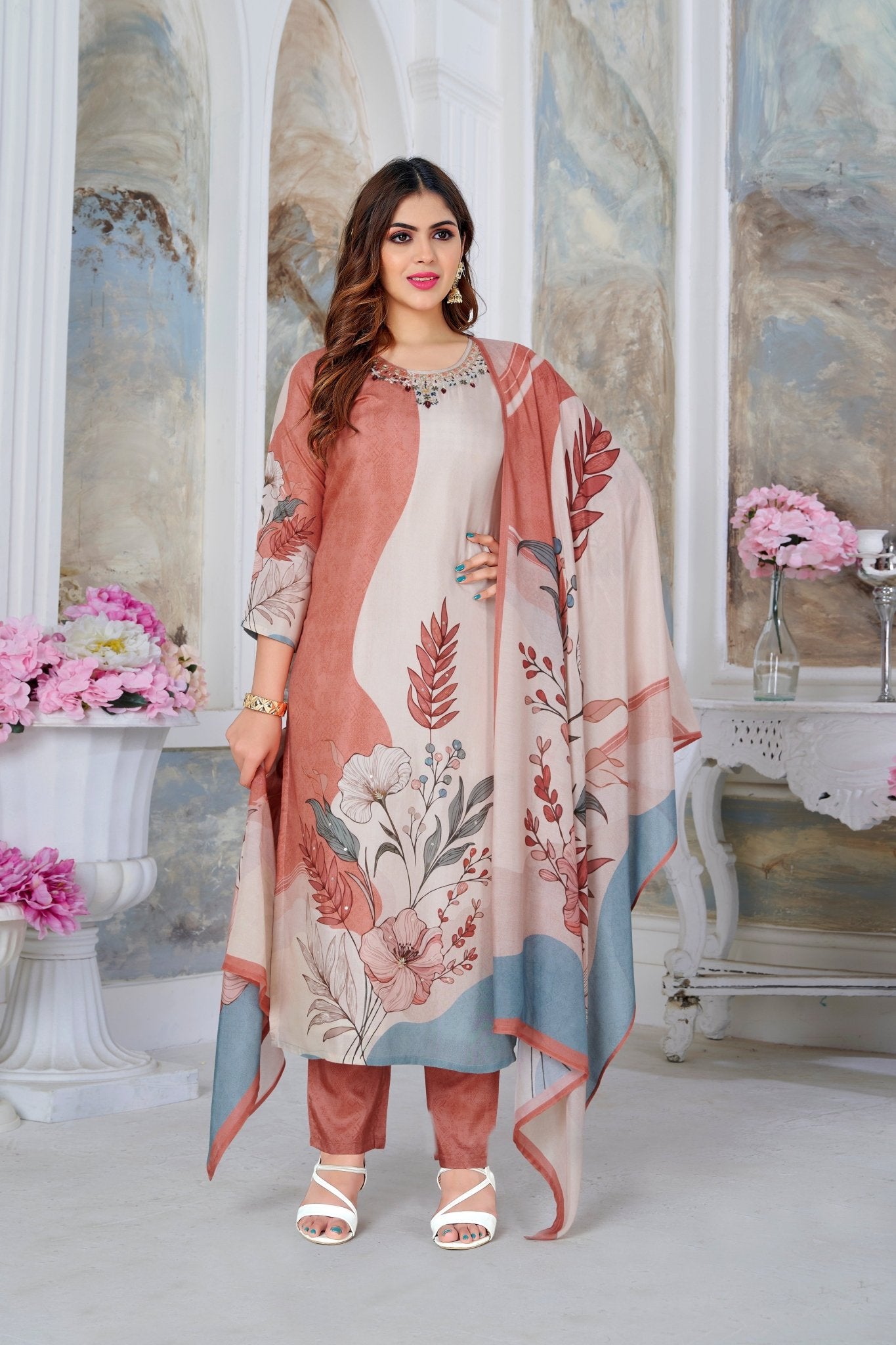 Shop premium women's ethnic suits – Avitra