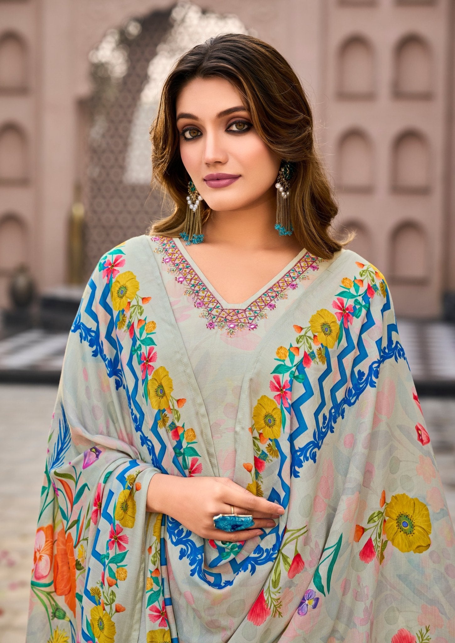 Shop premium women's ethnic suits – Avitra