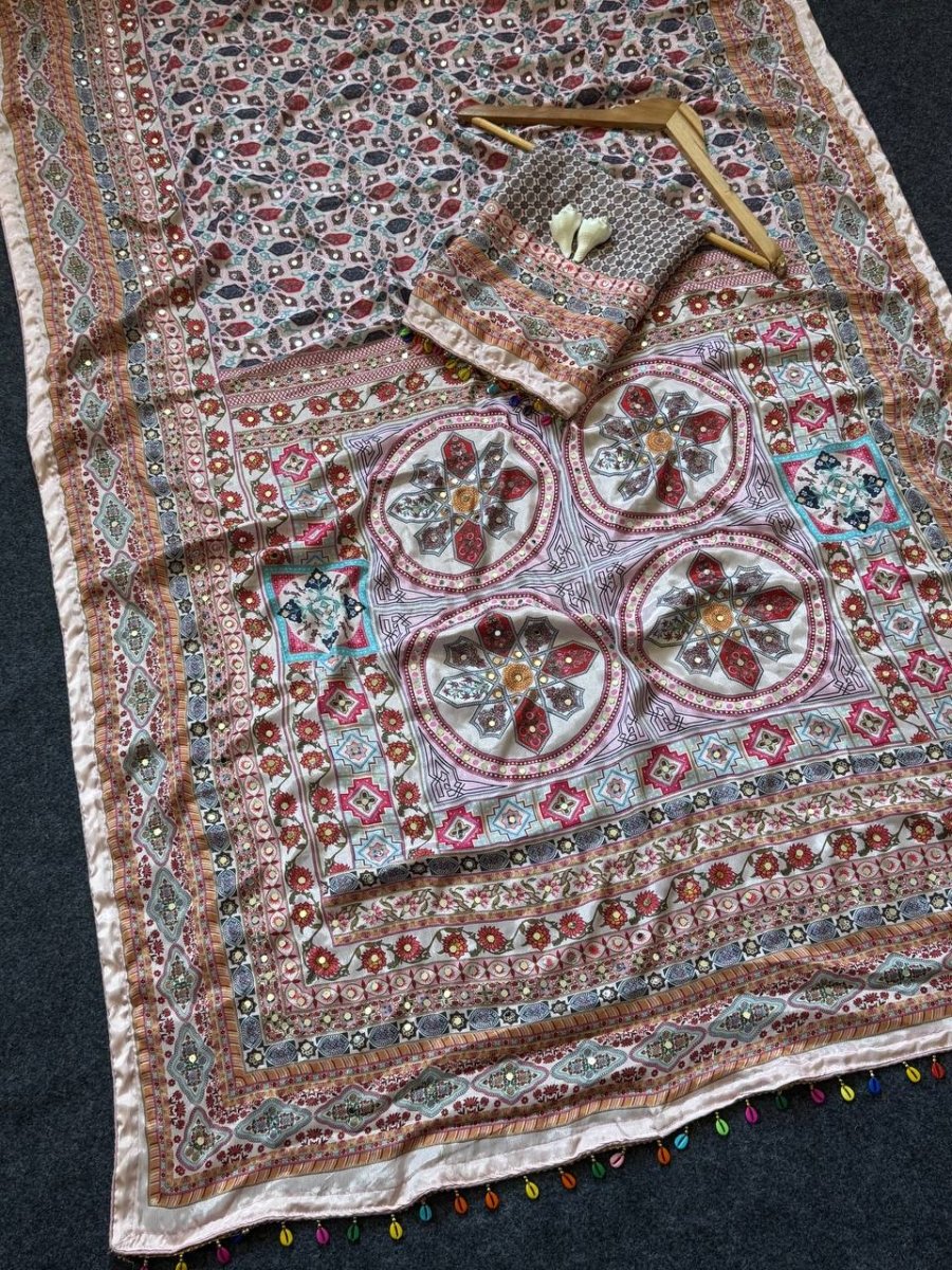 Shop premium women's ethnic suits – Avitra