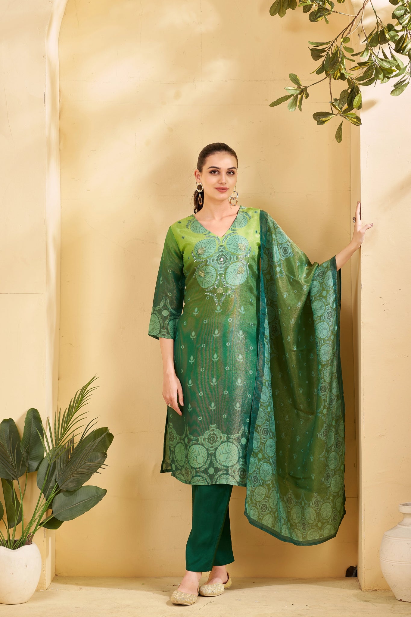 Shop premium women's ethnic suits – Avitra