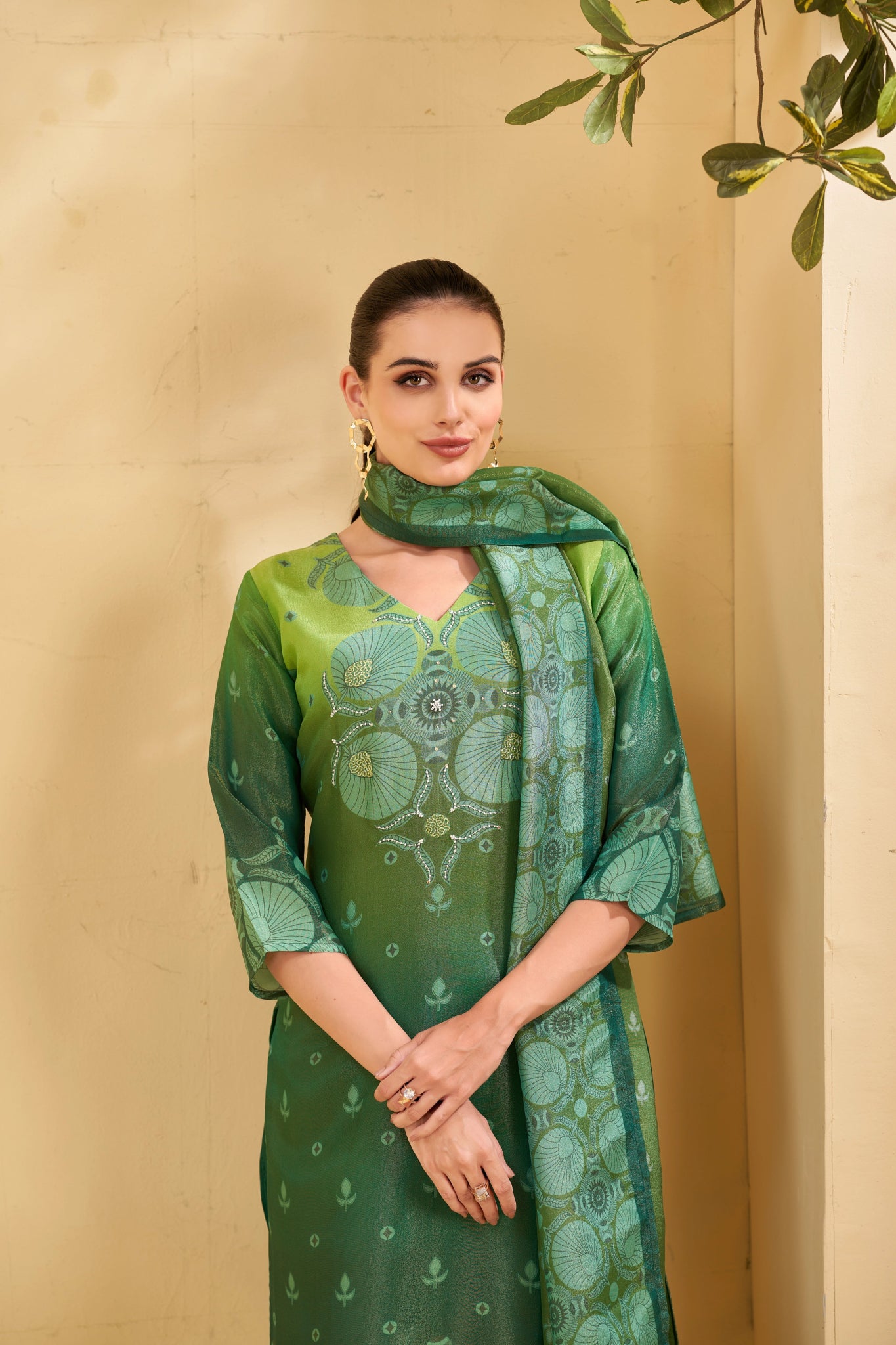 Shop premium women's ethnic suits – Avitra