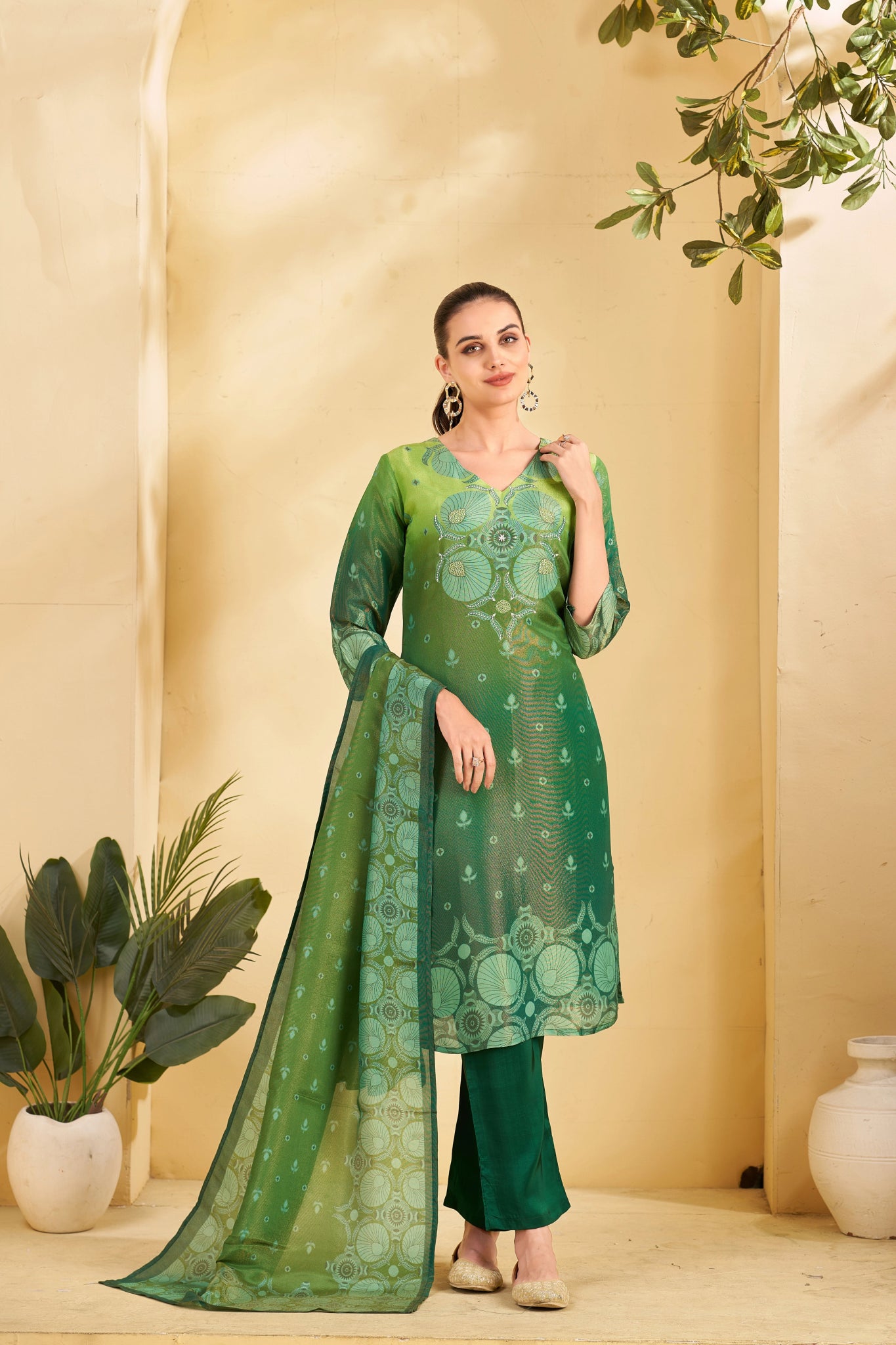 Shop premium women's ethnic suits – Avitra