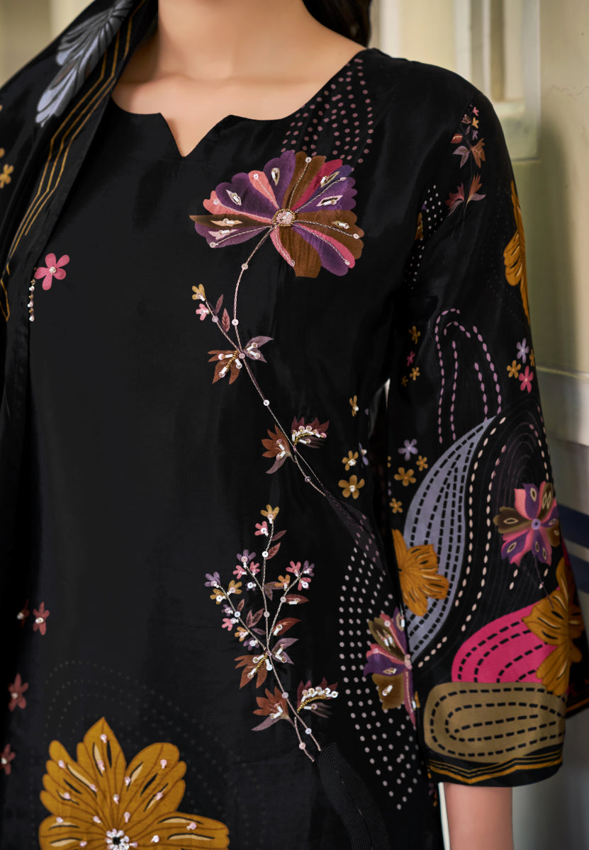 Shop premium women's ethnic suits – Avitra