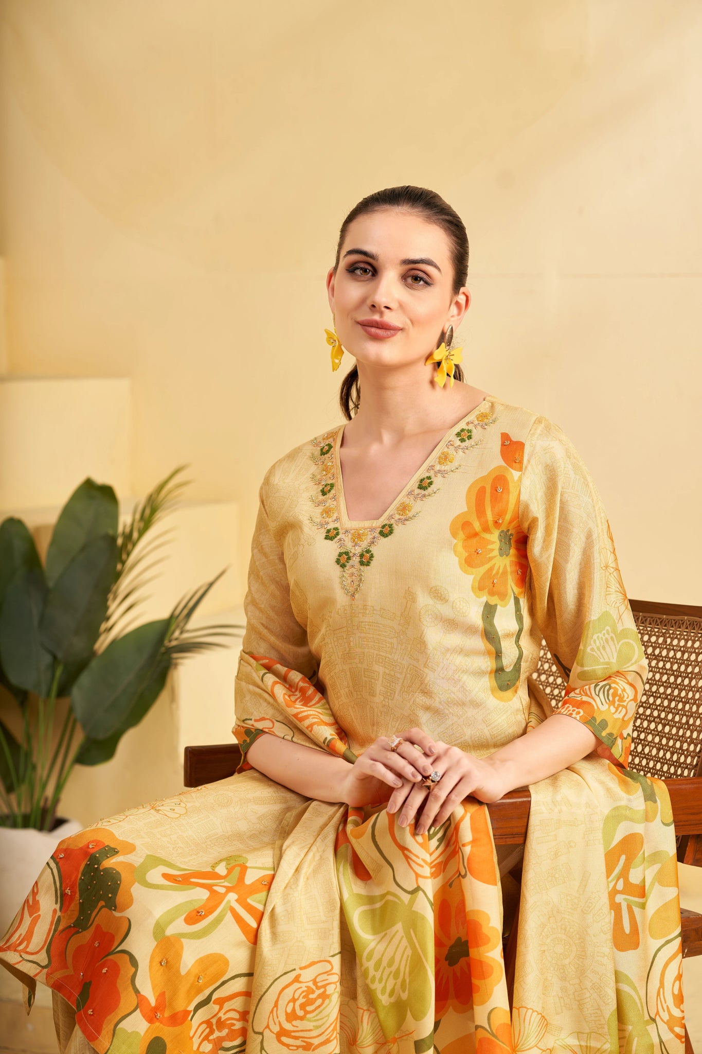 Shop premium women's ethnic suits – Avitra