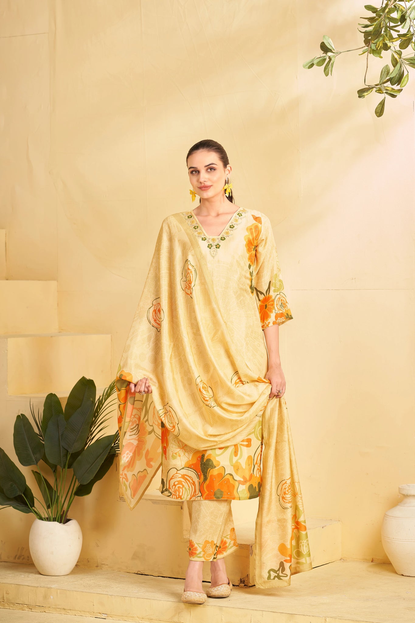Shop premium women's ethnic suits – Avitra