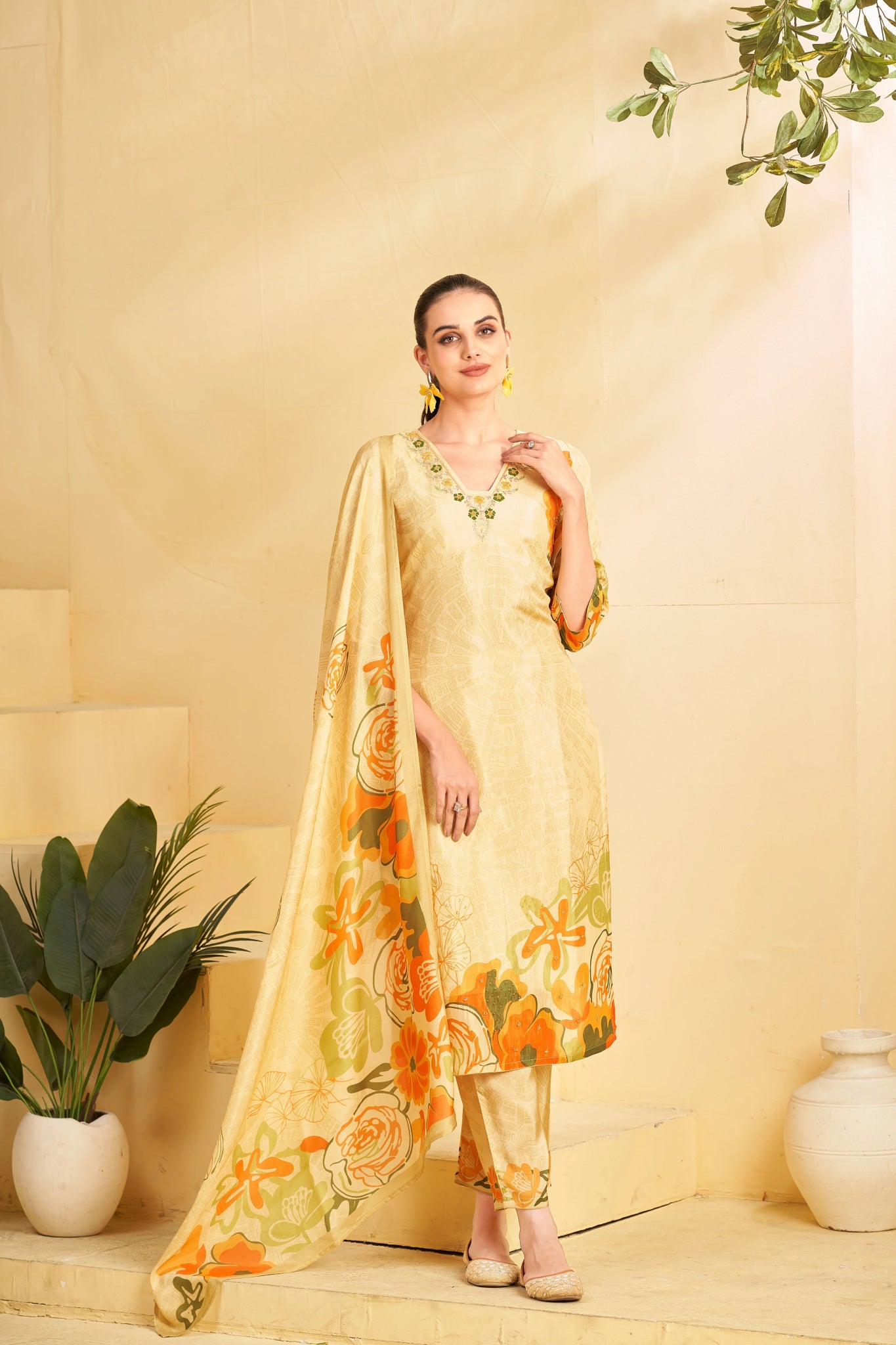 Shop premium women's ethnic suits – Avitra