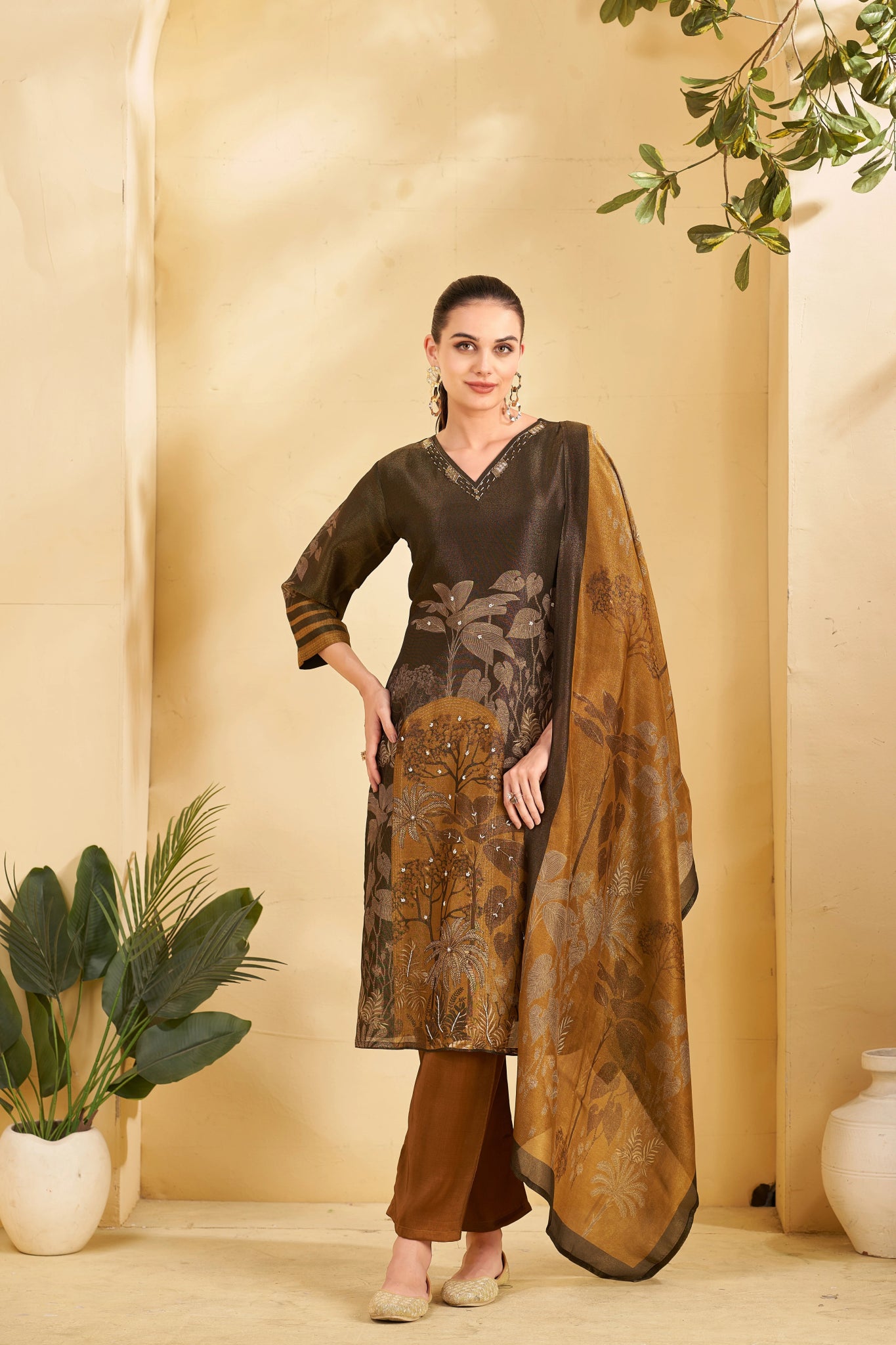 Shop premium women's ethnic suits – Avitra