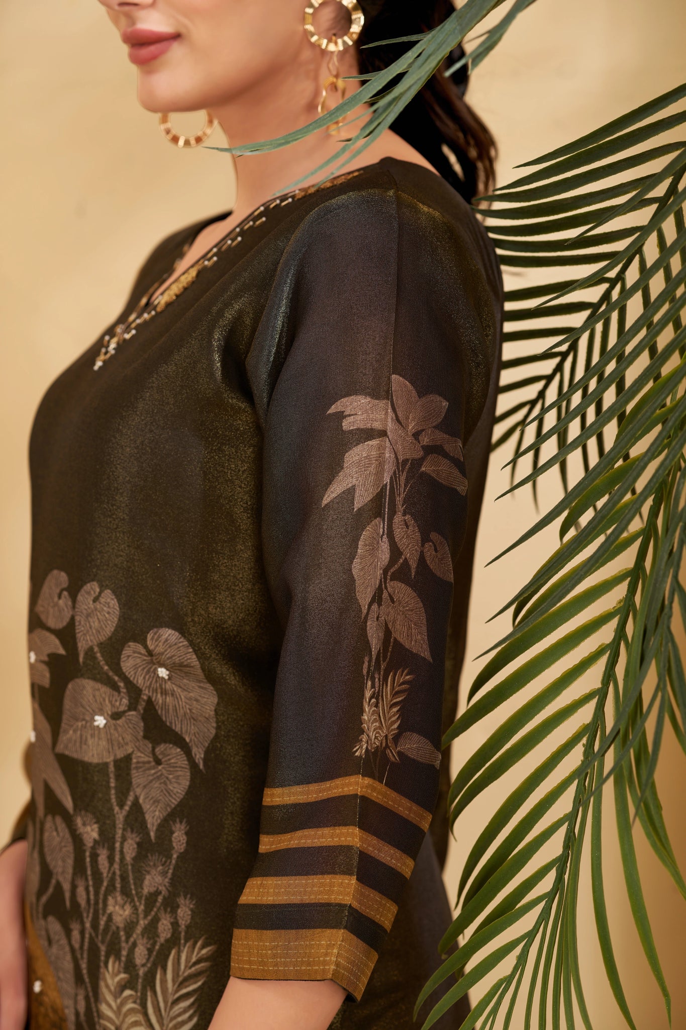 Shop premium women's ethnic suits – Avitra