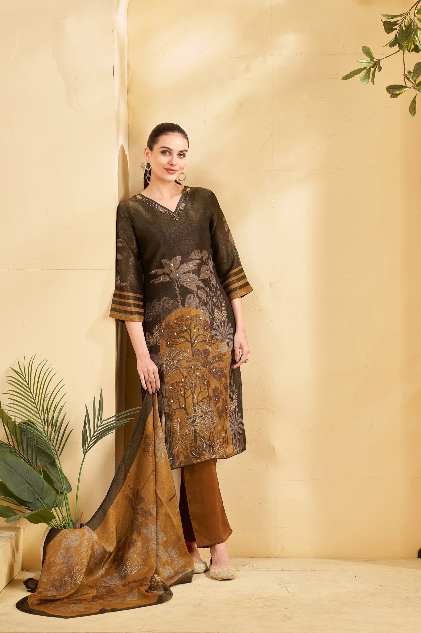 Shop premium women's ethnic suits – Avitra