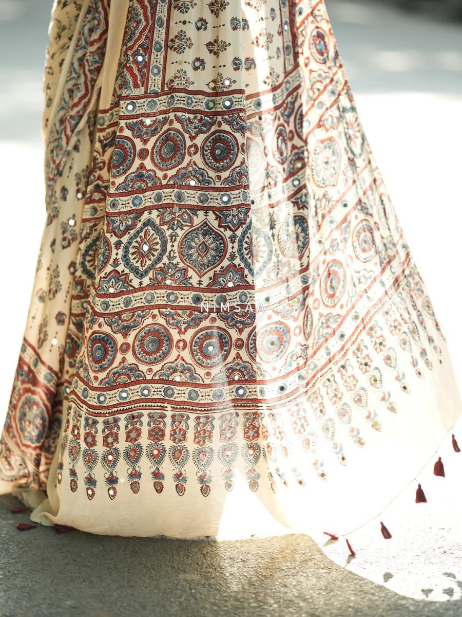 Shop premium women's ethnic suits – Avitra