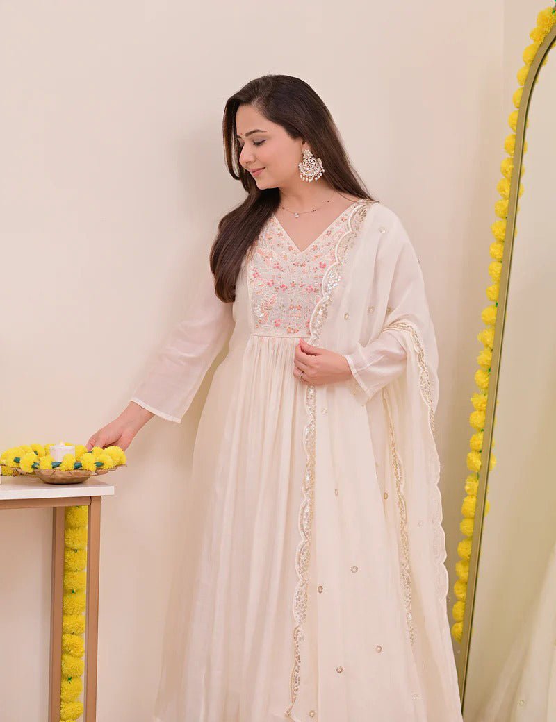 Shop premium women's ethnic suits – Avitra