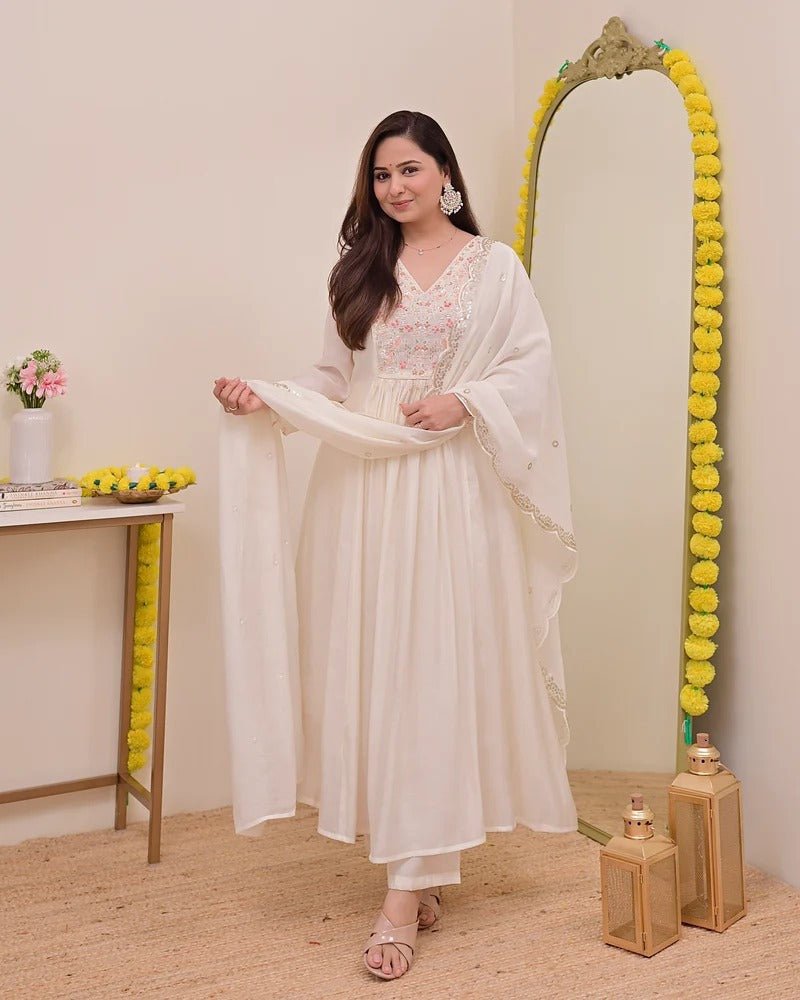 Shop premium women's ethnic suits – Avitra