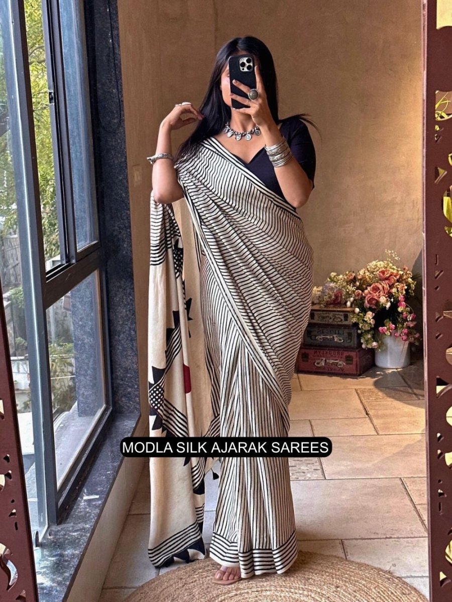 Shop premium women's ethnic suits – Avitra