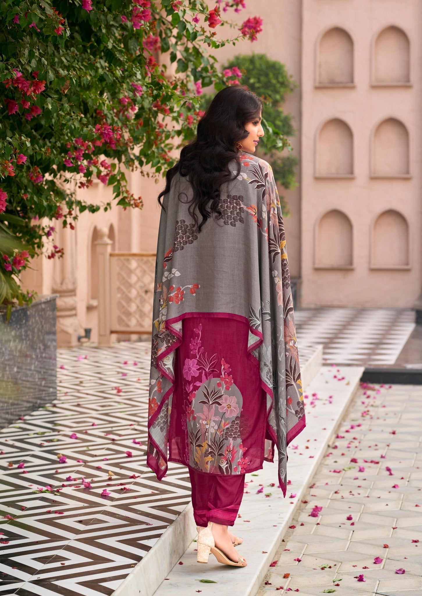 Shop premium women's ethnic suits – Avitra