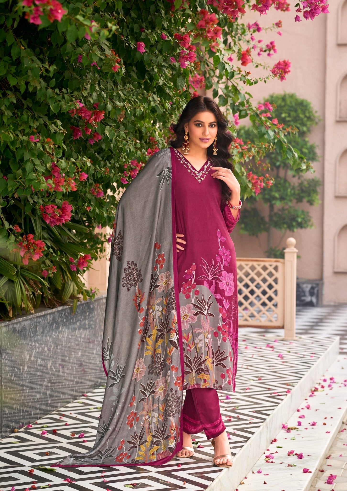 Shop premium women's ethnic suits – Avitra