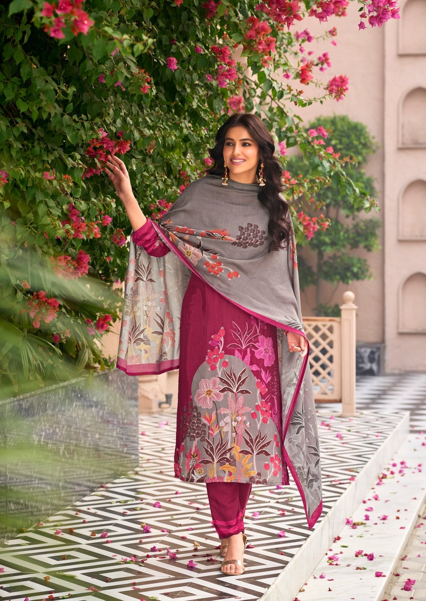 Shop premium women's ethnic suits – Avitra