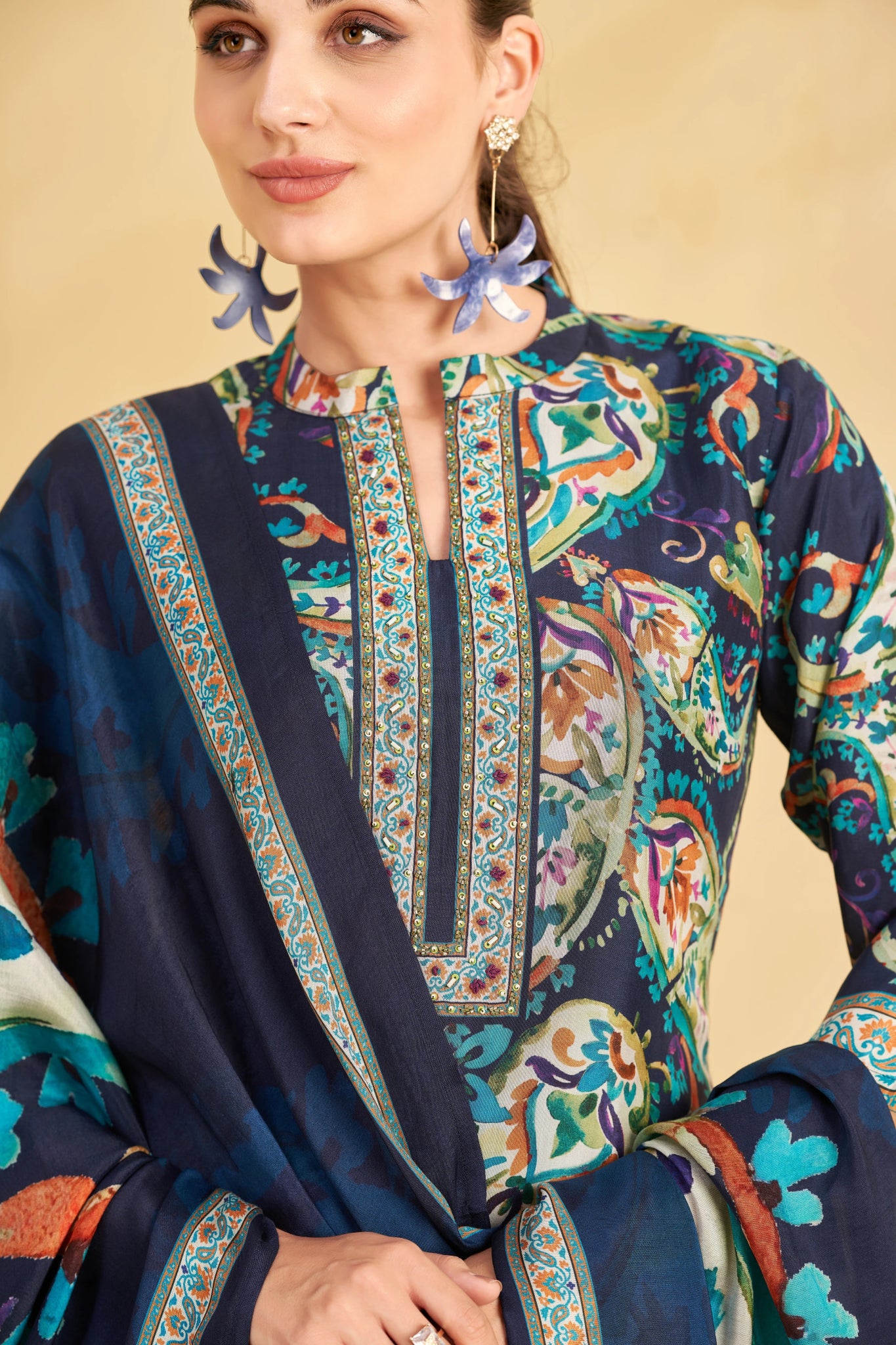 Shop premium women's ethnic suits – Avitra