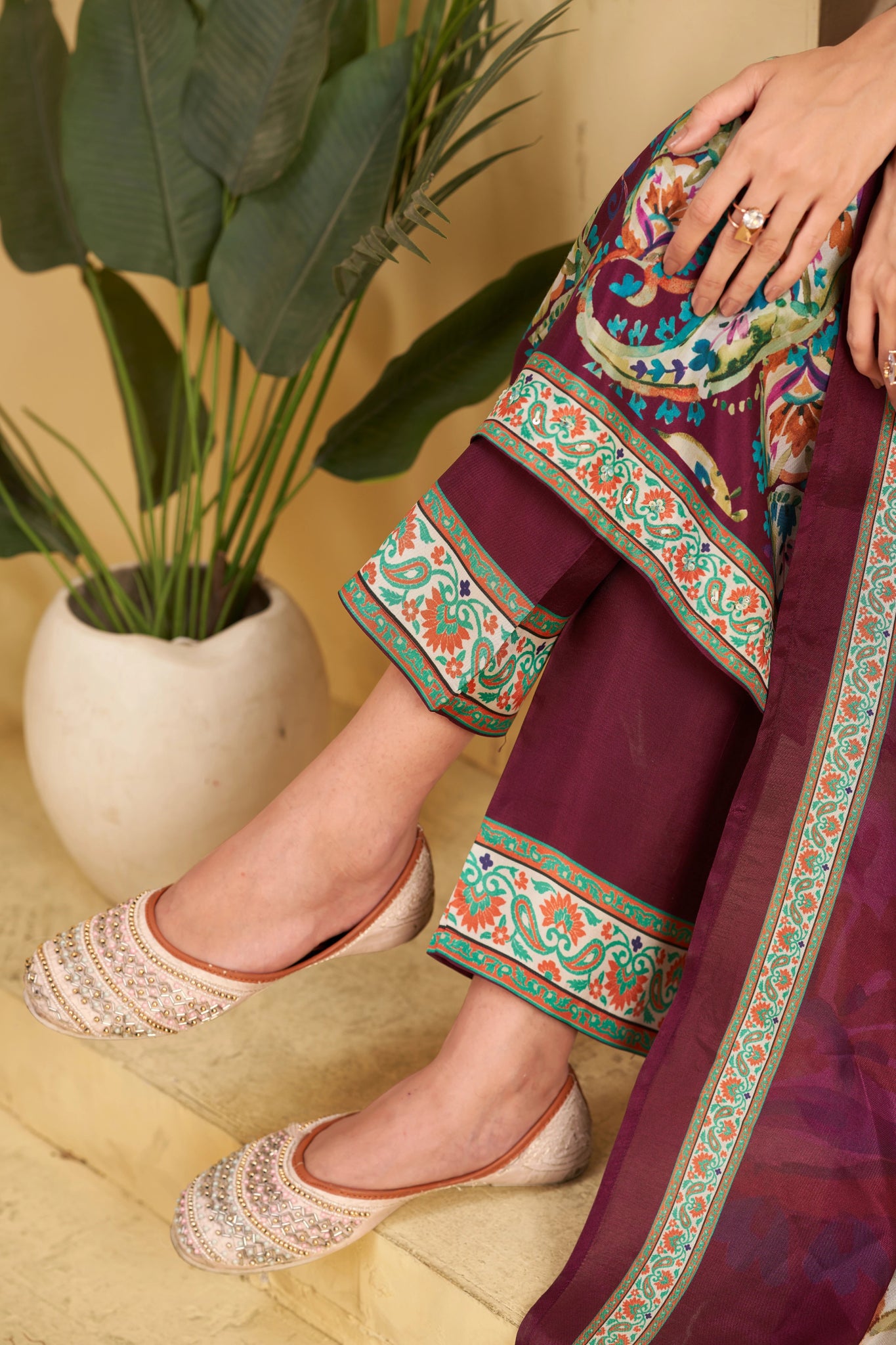 Shop premium women's ethnic suits – Avitra