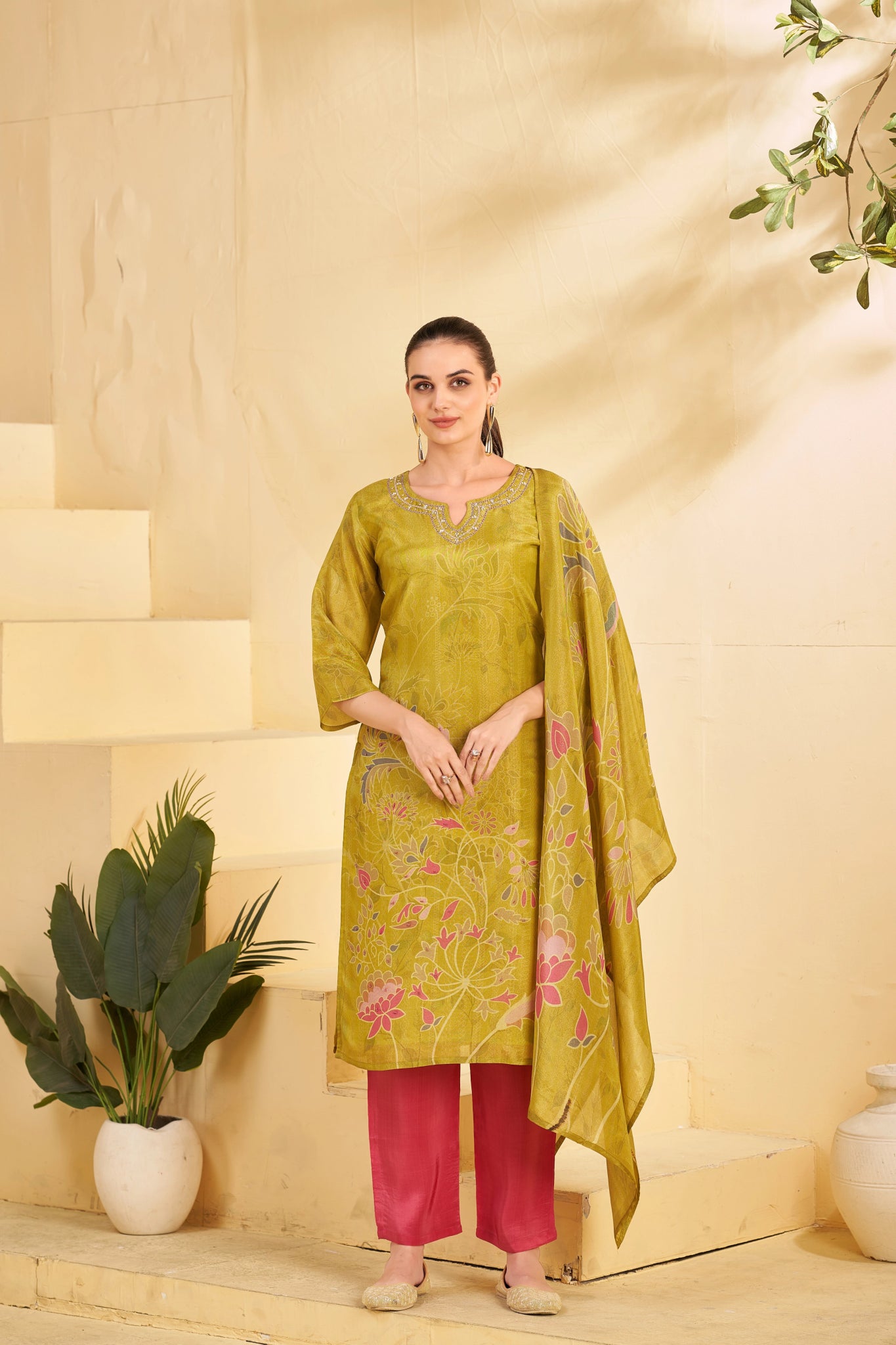 Shop premium women's ethnic suits – Avitra