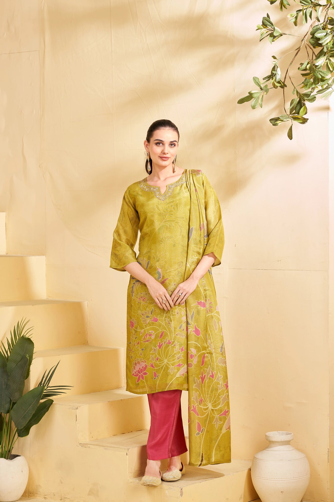 Shop premium women's ethnic suits – Avitra