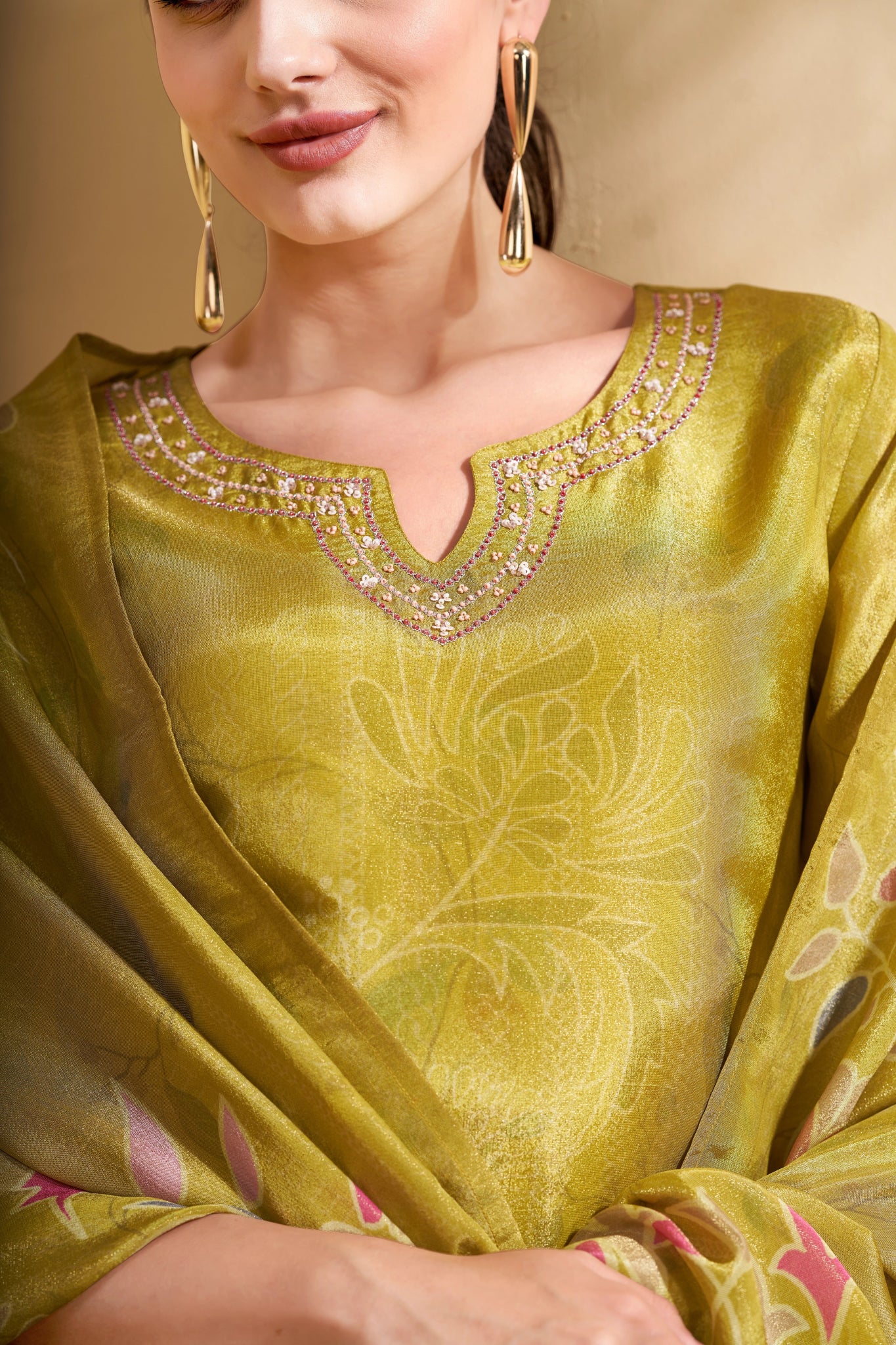 Shop premium women's ethnic suits – Avitra