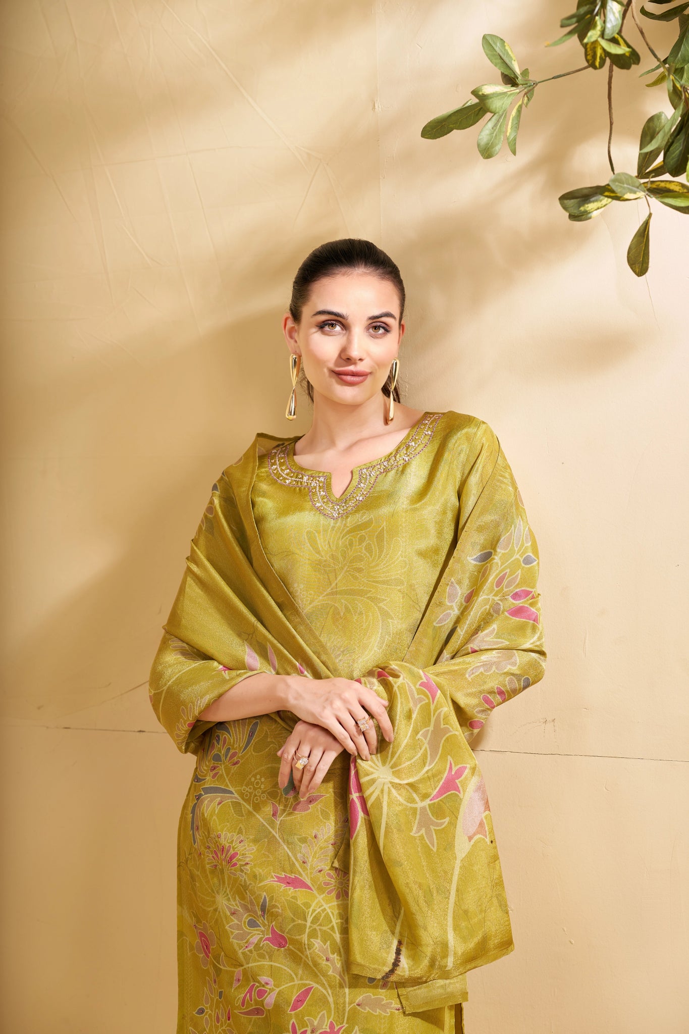 Shop premium women's ethnic suits – Avitra