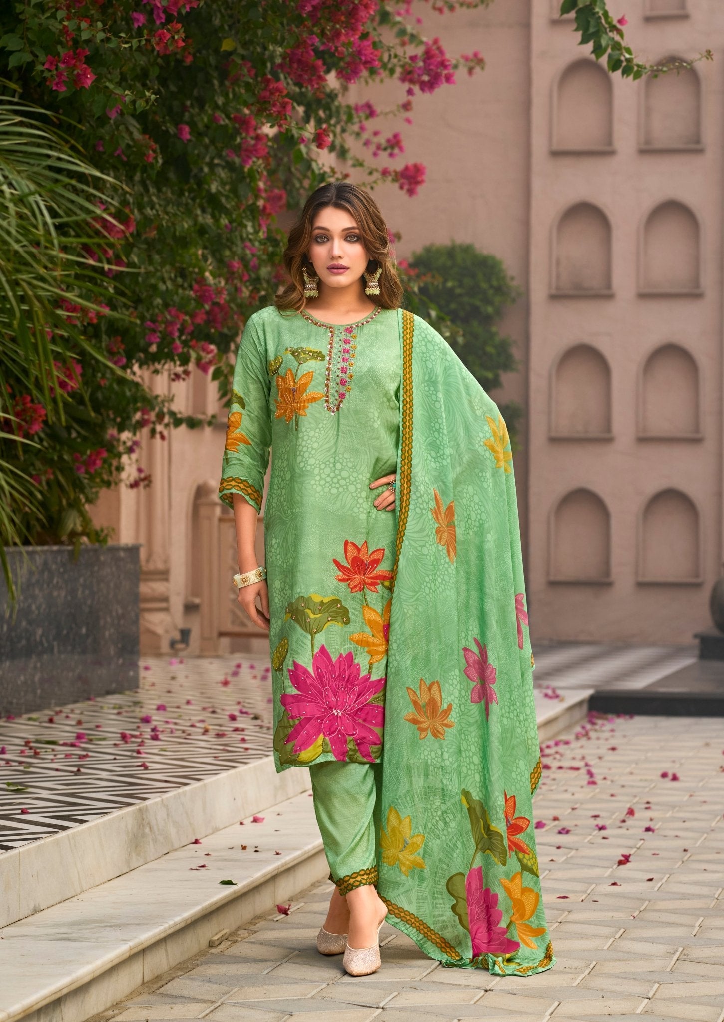 Shop premium women's ethnic suits – Avitra