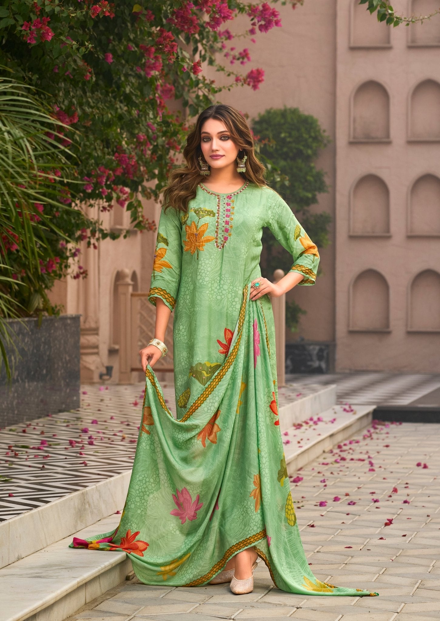 Shop premium women's ethnic suits – Avitra