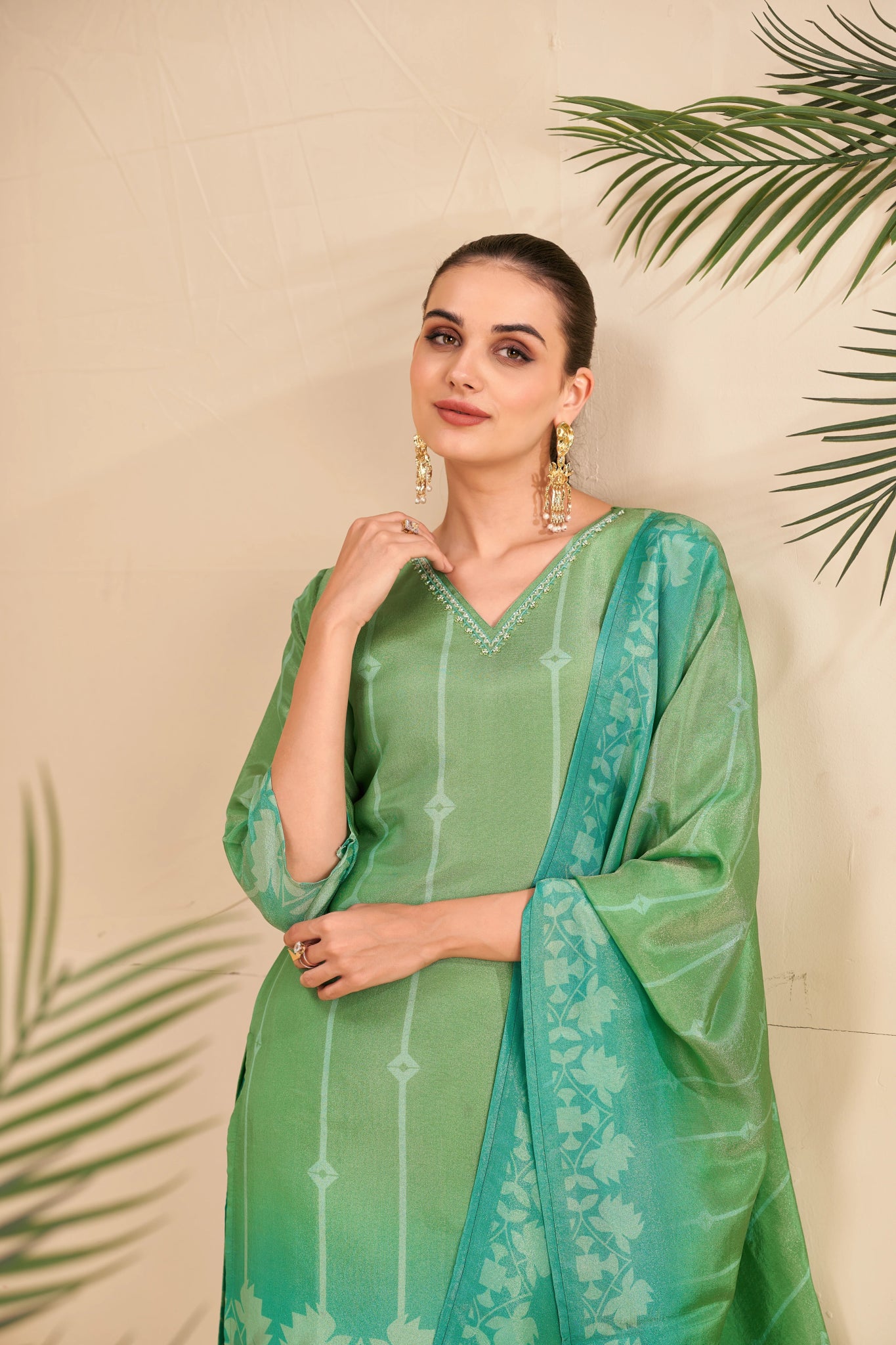 Shop premium women's ethnic suits – Avitra