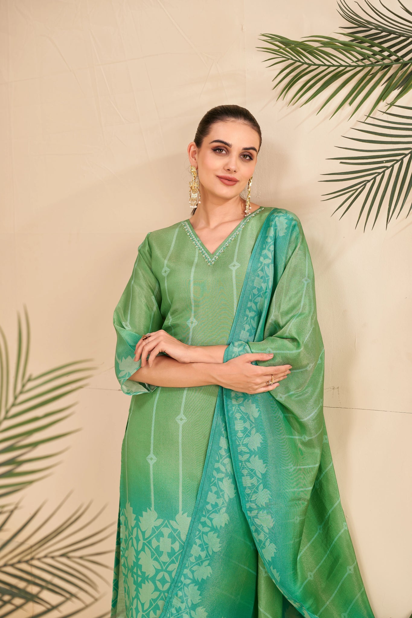 Shop premium women's ethnic suits – Avitra